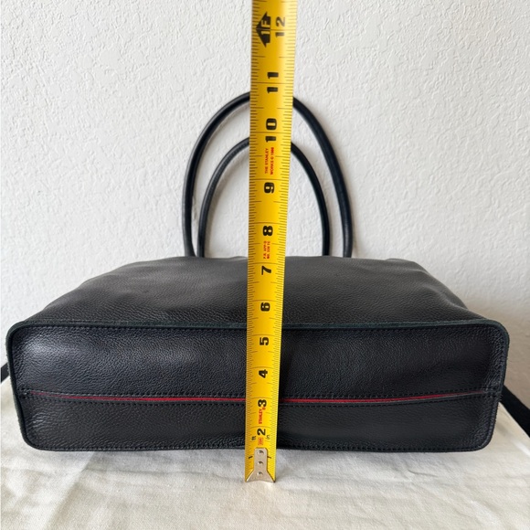 Elegant Black Leather Tote Bag - Picture 6 of 16